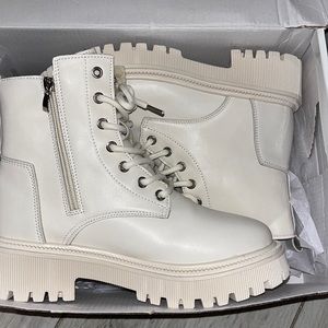 Women size6 combat/winter boots